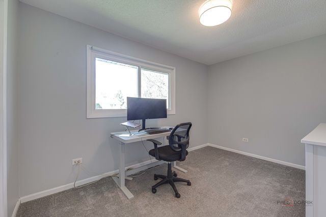 918 Bedford Lane, Libertyville, IL 60048