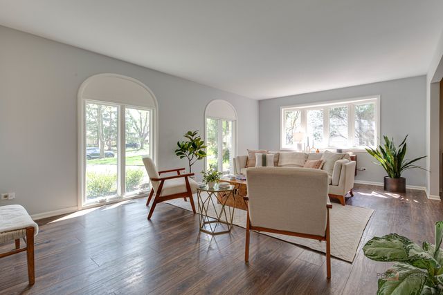 918 Bedford Lane, Libertyville, IL 60048