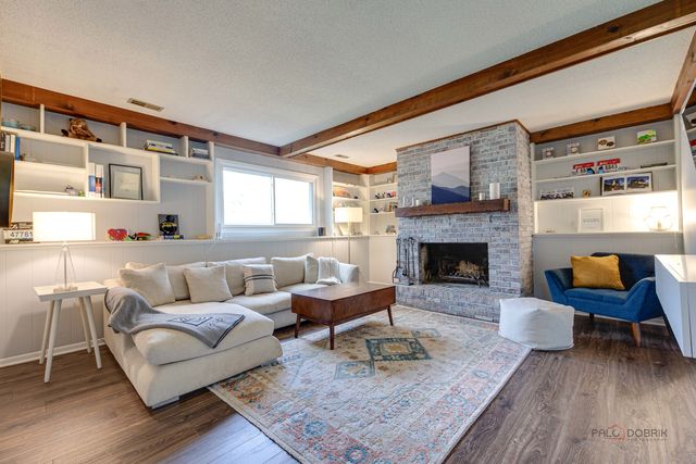 918 Bedford Lane, Libertyville, IL 60048