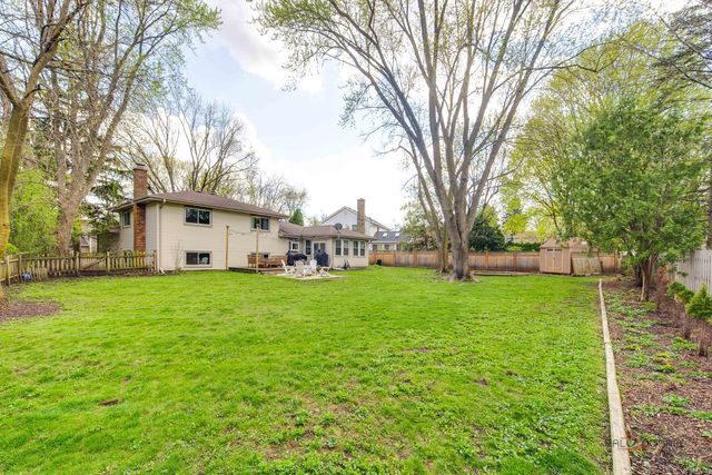 918 Bedford Lane, Libertyville, IL 60048