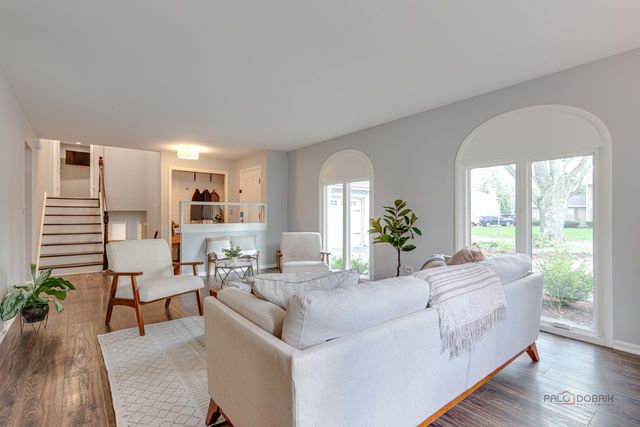 918 Bedford Lane, Libertyville, IL 60048