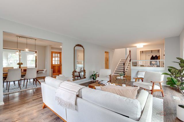 918 Bedford Lane, Libertyville, IL 60048