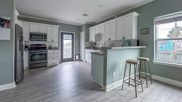 7307 Magnolia Blossom, Galveston, TX 77551