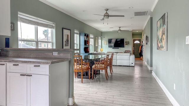7307 Magnolia Blossom, Galveston, TX 77551