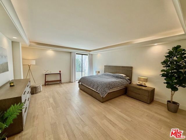 325 N Oakhurst Drive 203, Beverly Hills, CA 90210