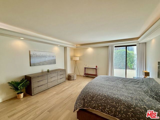325 N Oakhurst Drive 203, Beverly Hills, CA 90210
