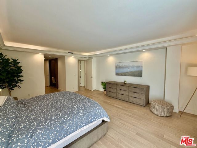 325 N Oakhurst Drive 203, Beverly Hills, CA 90210