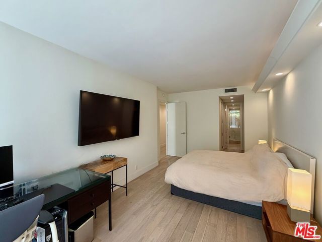 325 N Oakhurst Drive 203, Beverly Hills, CA 90210