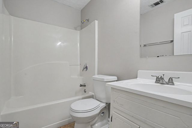 560 E Country Woods Drive, Covington, GA 30016