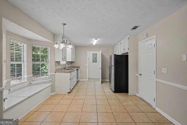 560 E Country Woods Drive, Covington, GA 30016