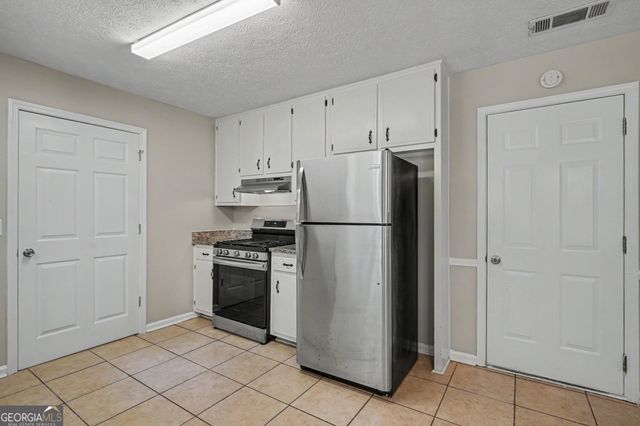 560 E Country Woods Drive, Covington, GA 30016