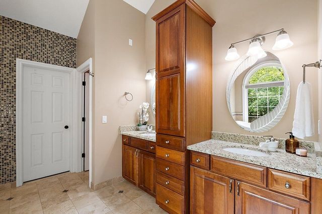 11137 Jeanette Drive, Whitmore Lake, MI 48189