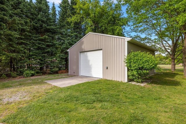 11137 Jeanette Drive, Whitmore Lake, MI 48189