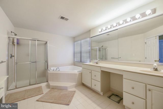 25944 DONOVAN DR, Chantilly, VA 20152