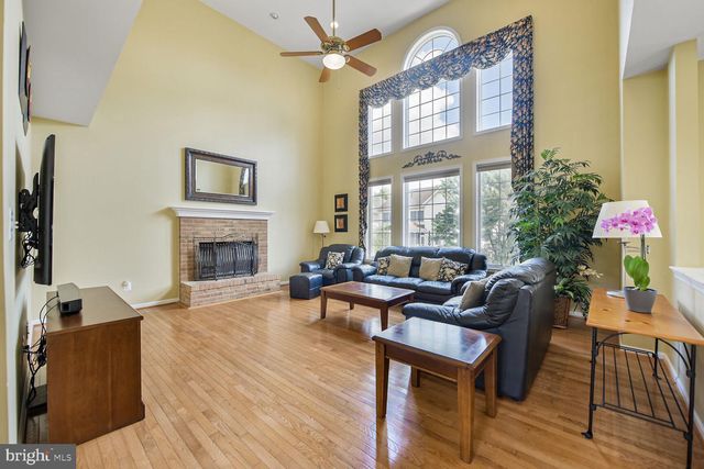 25944 DONOVAN DR, Chantilly, VA 20152