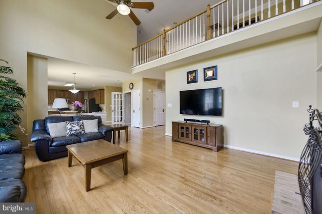 25944 DONOVAN DR, Chantilly, VA 20152