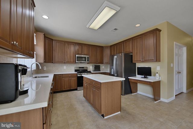 25944 DONOVAN DR, Chantilly, VA 20152