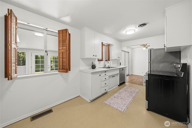 16821 19th Avenue SW, Normandy Park, WA 98166
