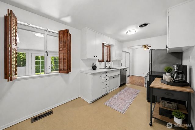 16821 19th Avenue SW, Normandy Park, WA 98166