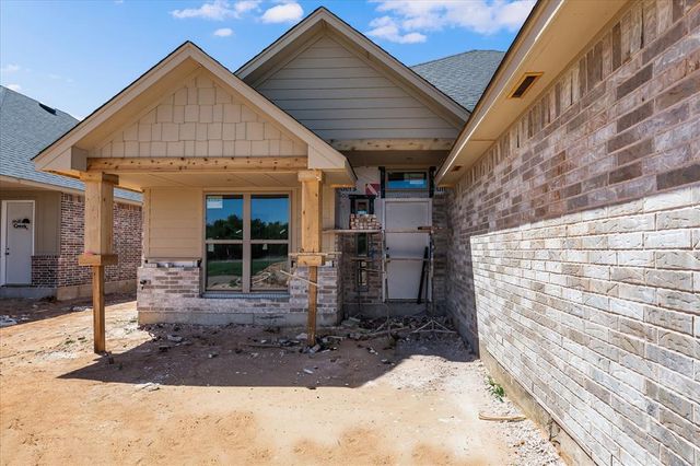 5105 Vine Cliff Road, Mustang, OK 73064