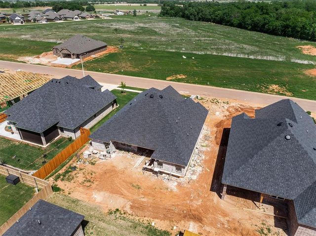 5105 Vine Cliff Road, Mustang, OK 73064