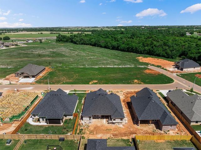 5105 Vine Cliff Road, Mustang, OK 73064