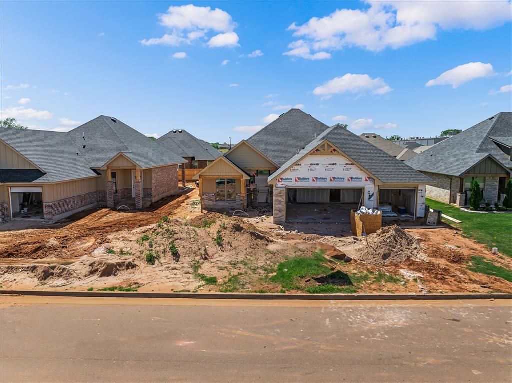 5105 Vine Cliff Road, Mustang, OK 73064
