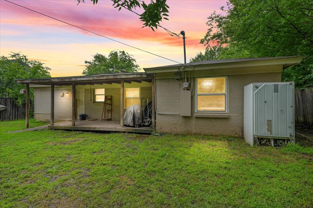 504 Parkside Drive, White Settlement, TX 76108