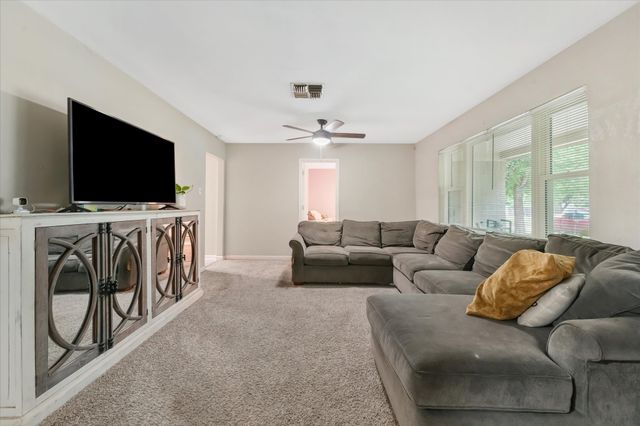 504 Parkside Drive, White Settlement, TX 76108