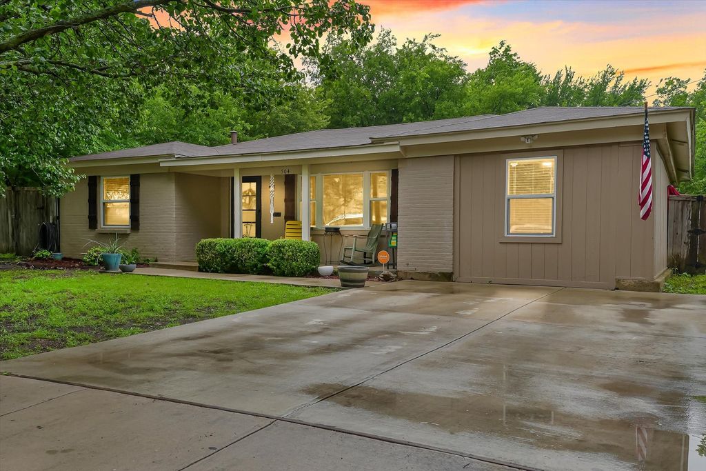 504 Parkside Drive, White Settlement, TX 76108