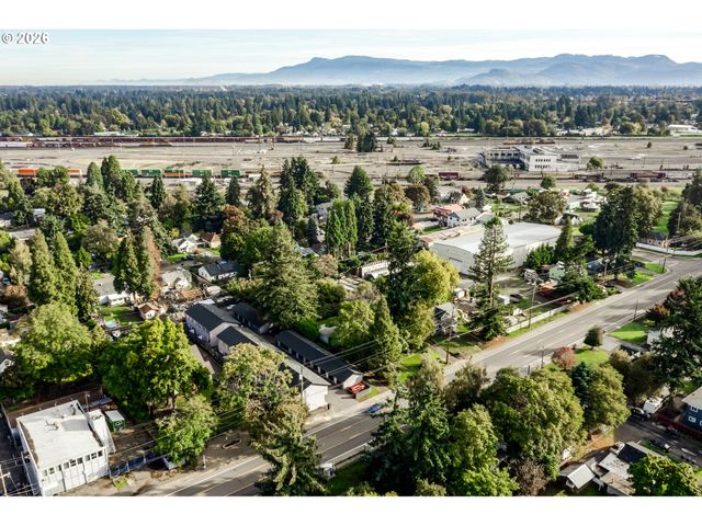 2447 ROOSEVELT Blvd, Eugene, OR 97402