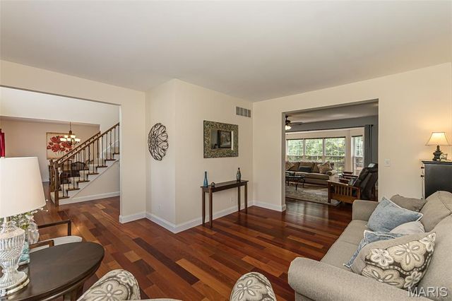 733 Castle Ridge Drive, Ballwin, MO 63021