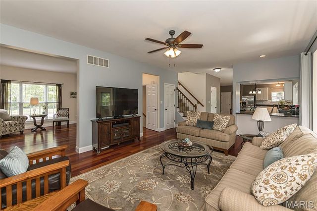 733 Castle Ridge Drive, Ballwin, MO 63021