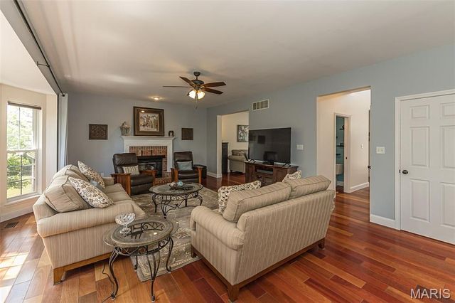 733 Castle Ridge Drive, Ballwin, MO 63021