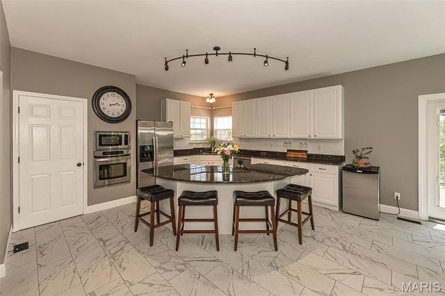 733 Castle Ridge Drive, Ballwin, MO 63021