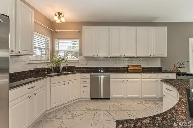 733 Castle Ridge Drive, Ballwin, MO 63021