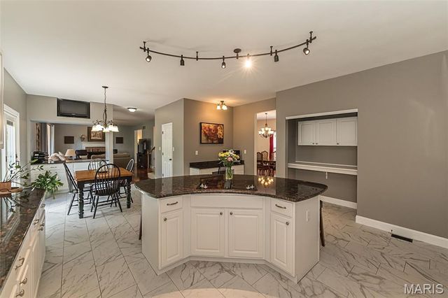 733 Castle Ridge Drive, Ballwin, MO 63021