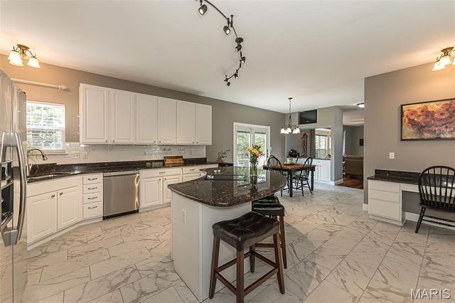 733 Castle Ridge Drive, Ballwin, MO 63021