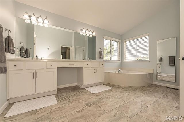 733 Castle Ridge Drive, Ballwin, MO 63021