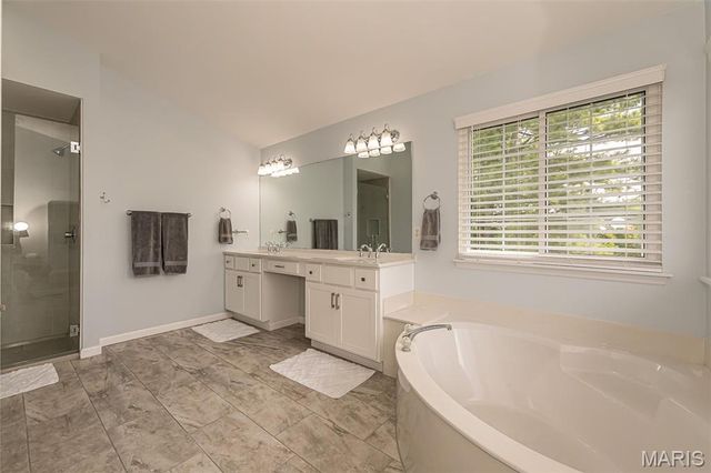 733 Castle Ridge Drive, Ballwin, MO 63021