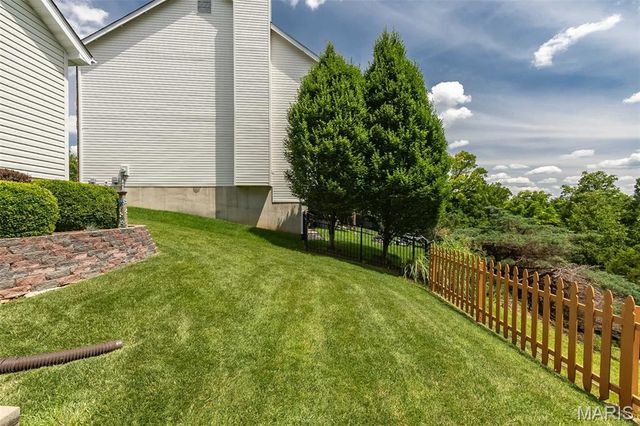 733 Castle Ridge Drive, Ballwin, MO 63021