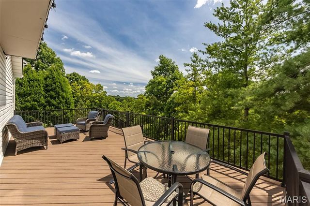 733 Castle Ridge Drive, Ballwin, MO 63021