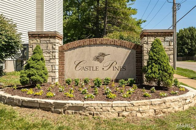 733 Castle Ridge Drive, Ballwin, MO 63021