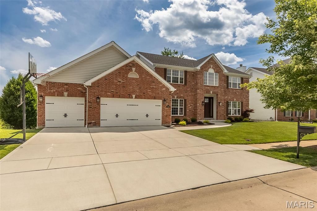 733 Castle Ridge Drive, Ballwin, MO 63021