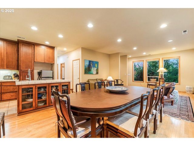 1039 Sw UPLAND Dr, Dundee, OR 97115