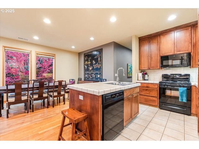 1039 Sw UPLAND Dr, Dundee, OR 97115