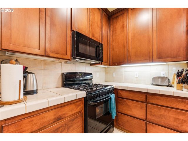 1039 Sw UPLAND Dr, Dundee, OR 97115