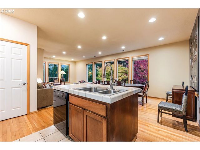 1039 Sw UPLAND Dr, Dundee, OR 97115