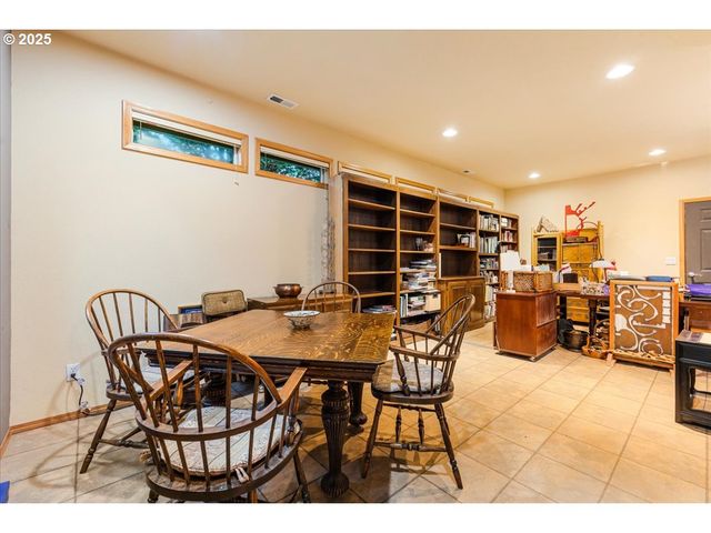 1039 Sw UPLAND Dr, Dundee, OR 97115