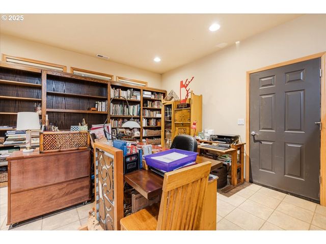 1039 Sw UPLAND Dr, Dundee, OR 97115